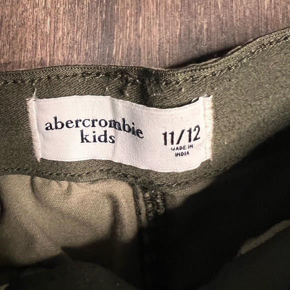 Abercrombie Camo Joggers with back pocket. Great quality - Picture 3 of 4